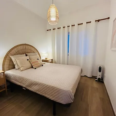 Caparica House בית נופש *