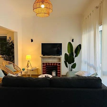 Caparica House בית נופש *