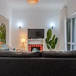 Дом отдыха Caparica House *